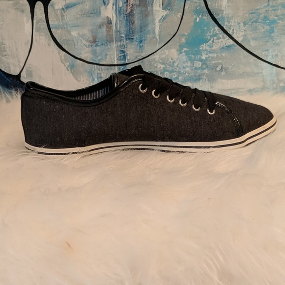 Woman's Nautica Size 7.5 - Picture 5 of 8